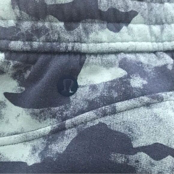 Lululemon shorts - Picture 2 of 7